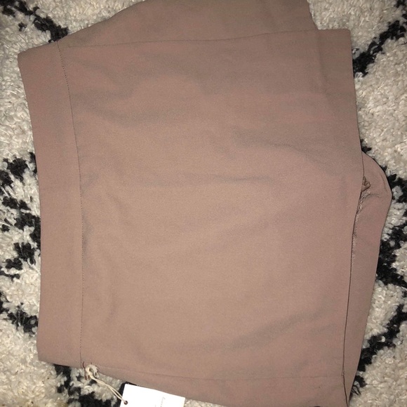 Tan skort - Picture 2 of 2